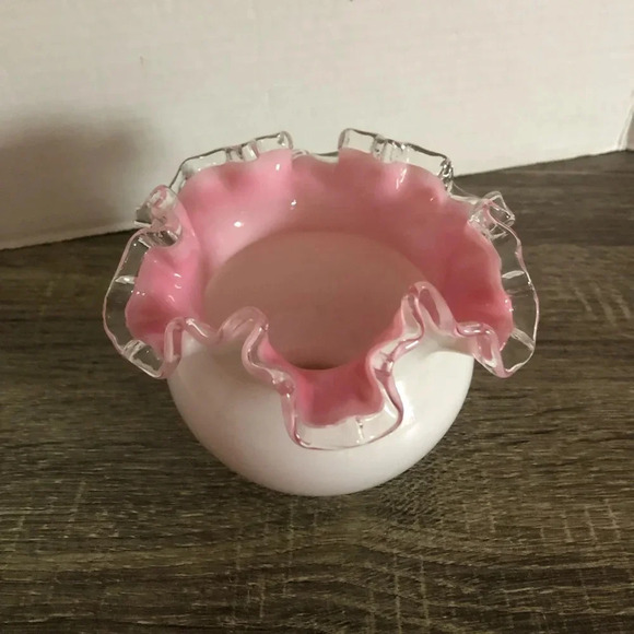 Vtg Fenton Peach Crest Ruffled Vase - Picture 1 of 9
